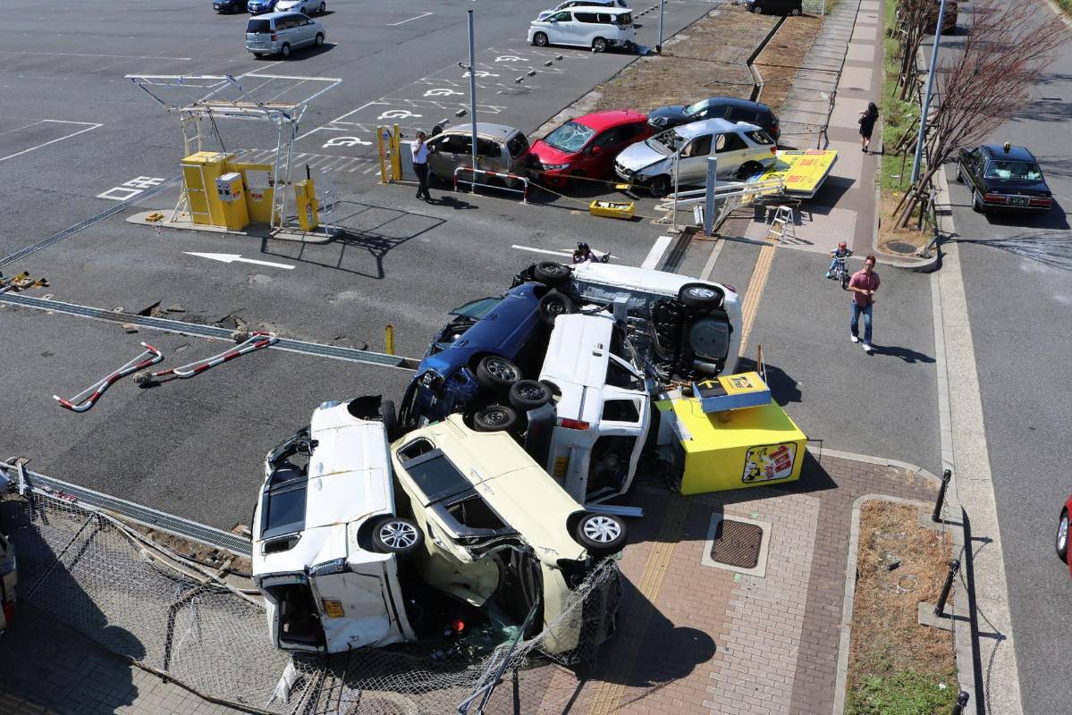 El miércoles por la mañana, varios ferris transportaban a todo el mundo hacia el aeropuerto de Kobe, situado más al oeste. FOTO AFP
