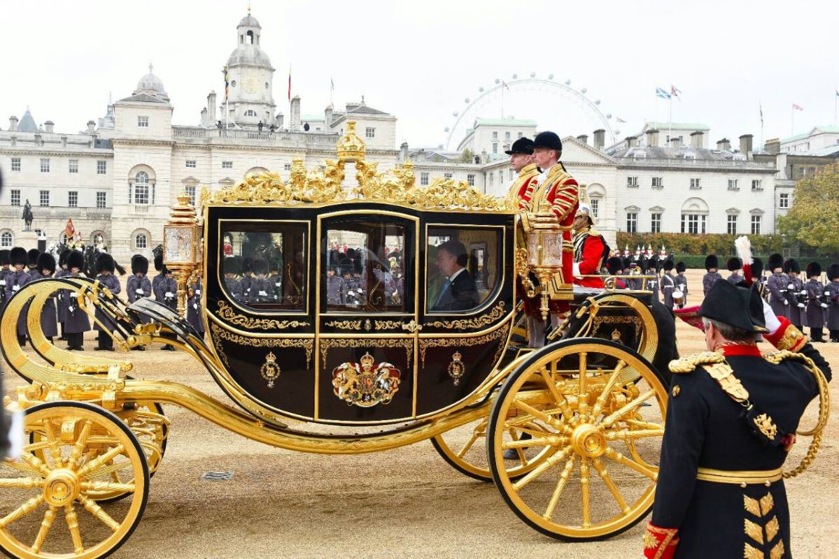 La Reina Isabel II y el Presidente de Colombia, Juan Manuel Santos se dirigen al Palacio de Buckingham. Foto Cortesía Presidencia