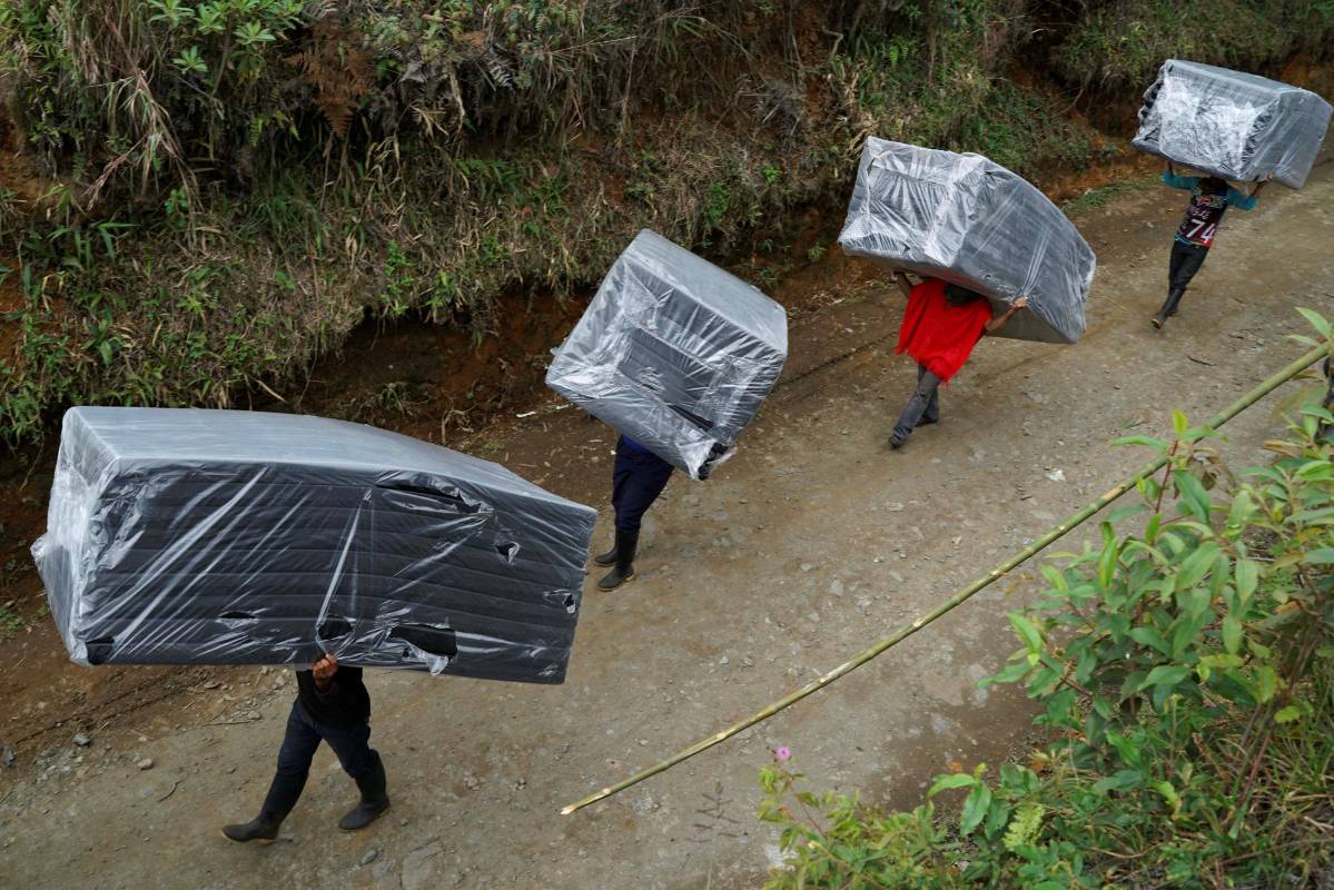 El proceso de entrega de armas avanza en las zonas veredales. FOTO FEDERICO RÍOS (REUTERS)