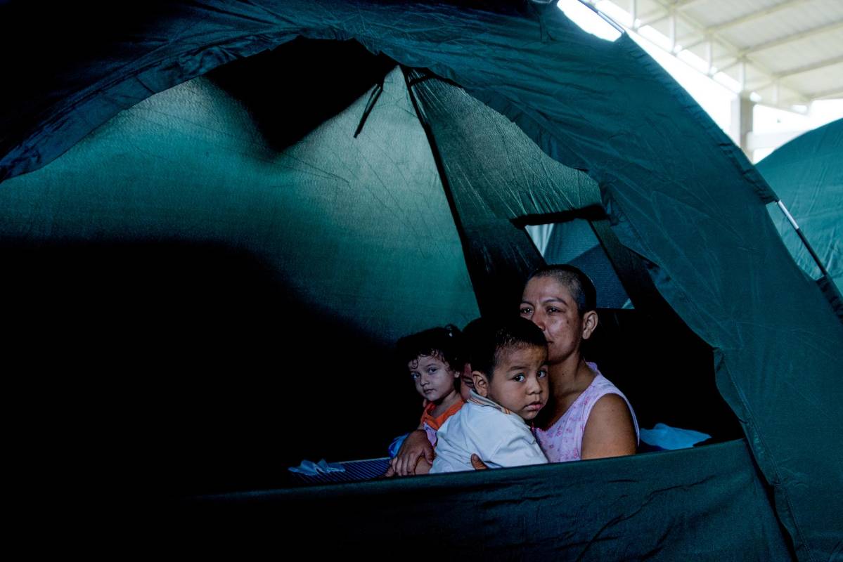 Yolanda Chindoy sobrevivió al desastre natural, ella pudo salvar a sus tres nietos de ser arrastrados por la avalancha que acabó con el barrio San Miguel donde habitaba. Foto: Andrés Cardona