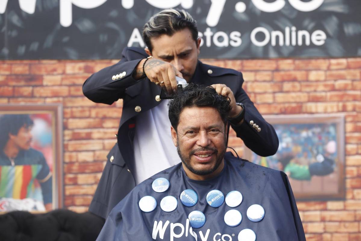 El corte de cabello se realizó en la previa del amisto Atlético Nacional vs Lanús FOTOS JAIME PÉREZ