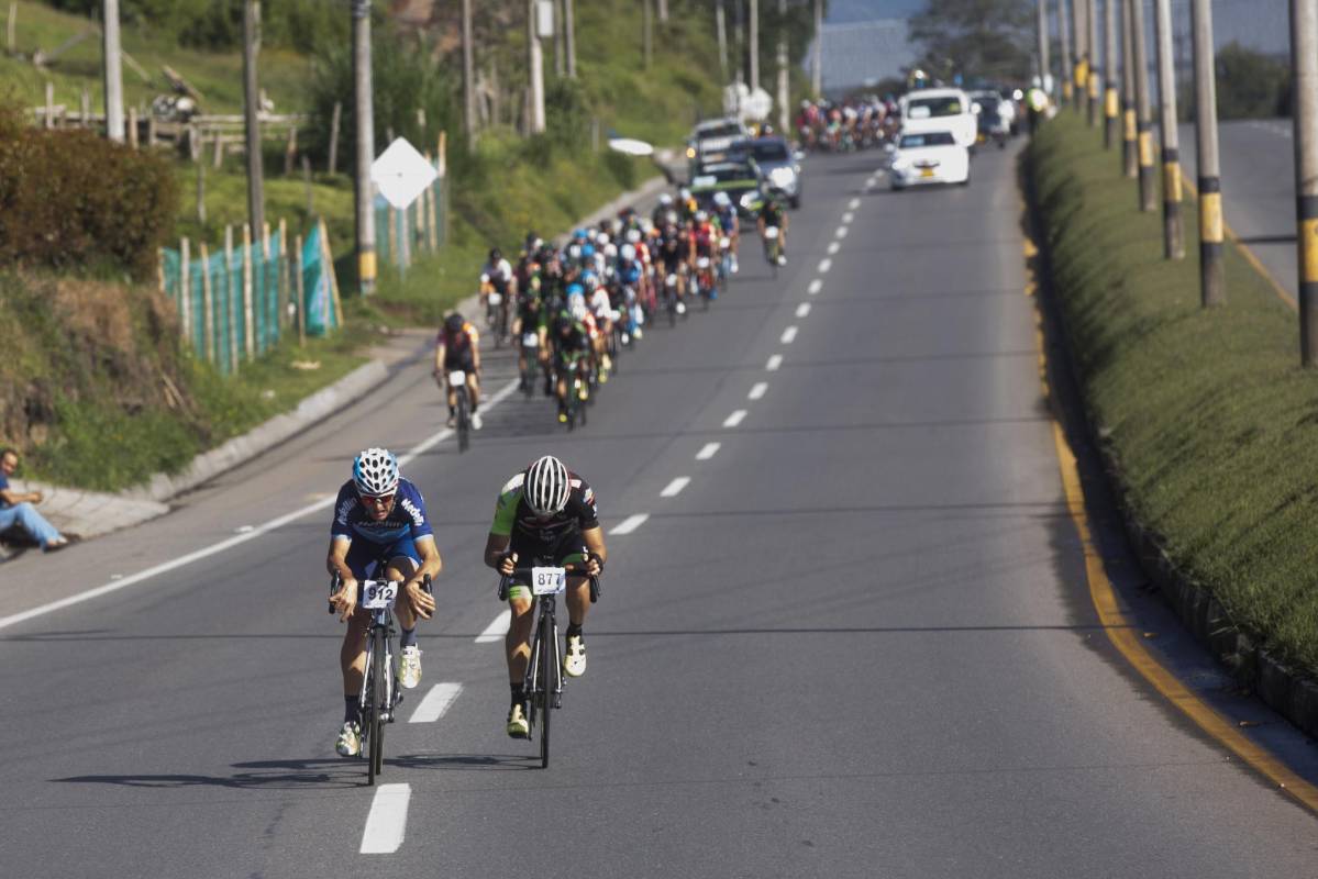 La prueba de ruta recorrió 48 kilómetros entre los municipios de Guarne, Carmen de Viboral y La Ceja en el oriente de Antioquia. Foto: Esteban Vanegas