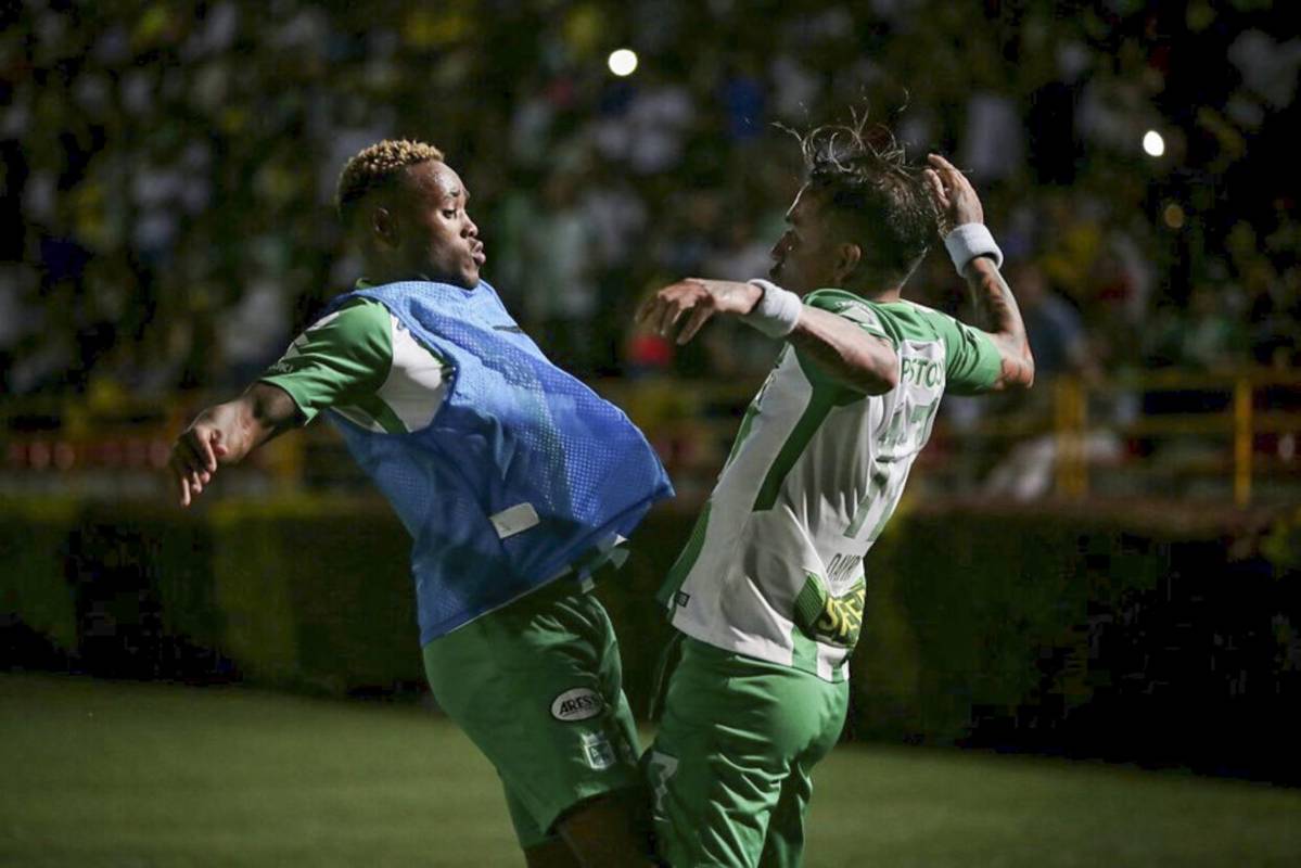 Una genialidad del atacante Dayro Moreno le dio la ventaja al verde este miércoles 1-0 ante el Tolima en la ciudad de Ibagué. Foto: Luisa González, Colprensa