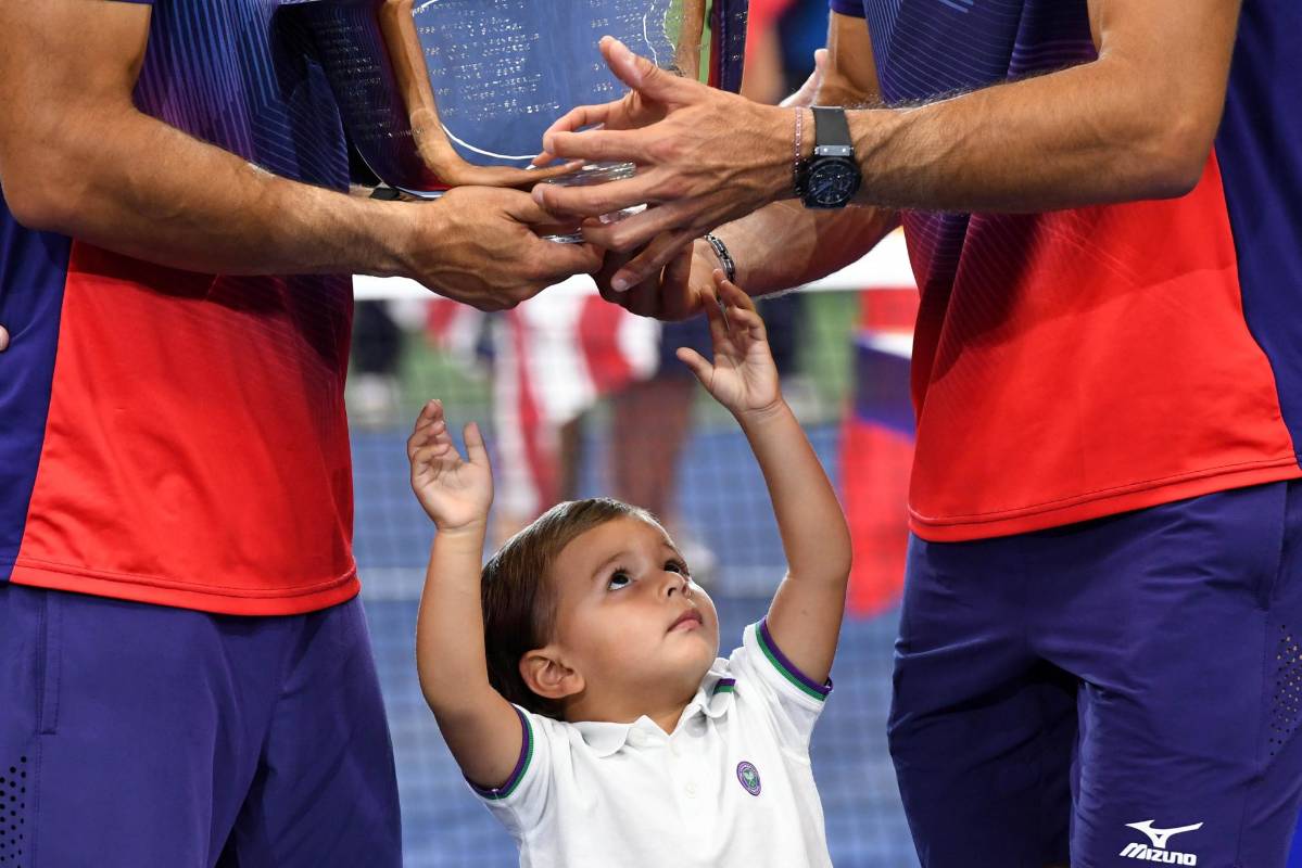 Jacobo, el hijo de Sebastian Cabal trata de alcanzar el trofeo que ganó su padre junto a Robert Farah. FOTO EFE | AFP