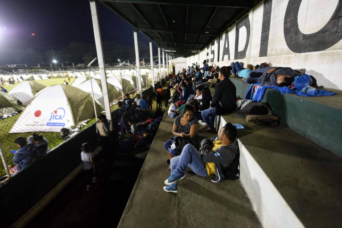 Muchos de los vecinos evacuaron con esta nueva erupción ante el temor que perdura en la región por la tragedia de junio. “Nos quedó miedo y por eso evacuamos”, dijo una de las habitantes de la aldea El Rodeo que fue llevada al estadio de fútbol en Escuintla.