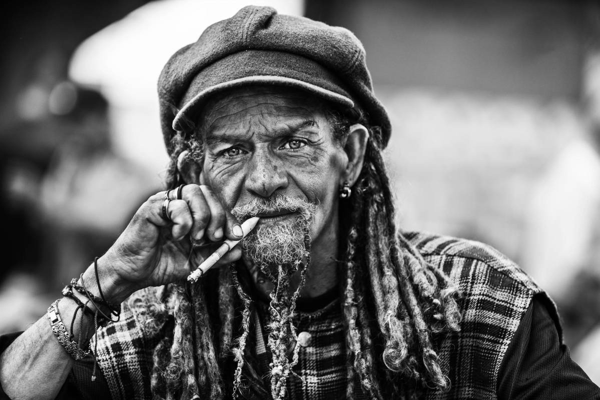 Fotografiar en blanco y negro es como volver a la esencia de la fotografía. Si, además, se le añaden efectos como grano grueso o tonalidades sepia a las fotos. Foto: Julio César Herrera.