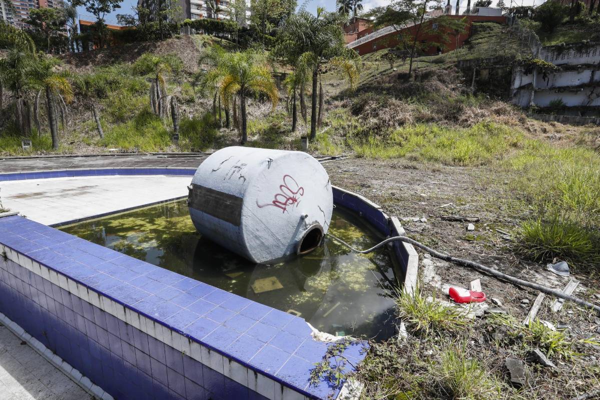 La juez Primera Penal del Circuito de Medellín aseguró que la edificación no era apta ni siquiera para soportar su propio peso. Foto Robinson Sáenz