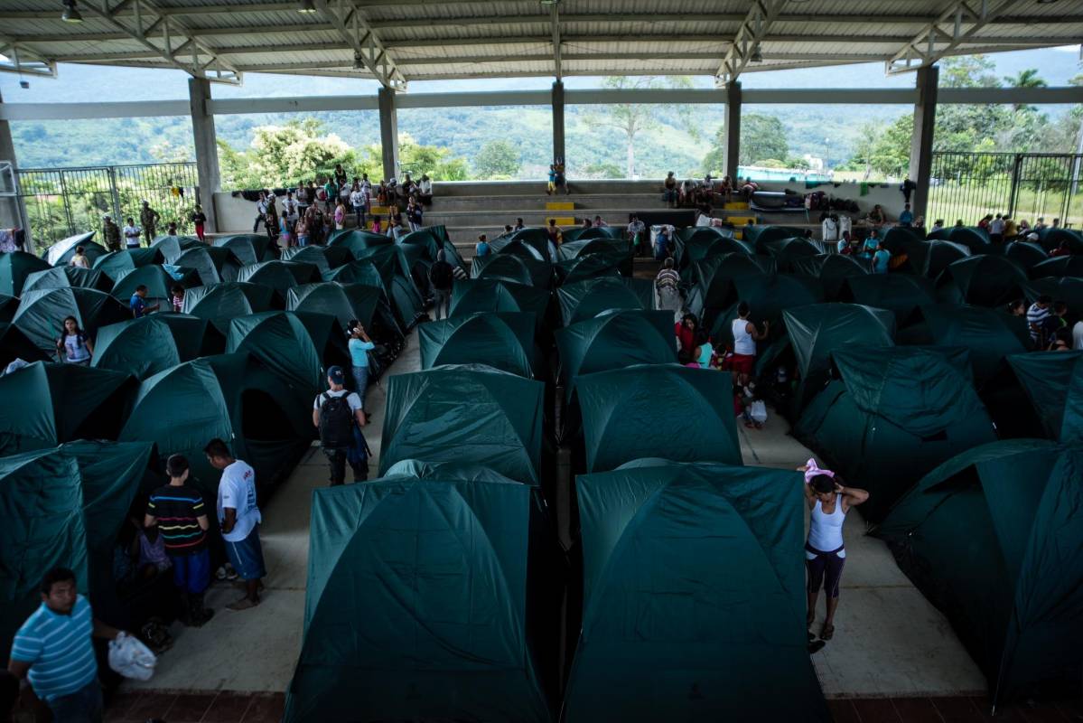Albergue temporal instalado en el Instituto Tecnológico del Putumayo (ITP), 500 personas están albergadas allí. Las labores de reconstrucción del municipio podrían durar hasta tres años, asegura el Ministro de defensa Luis Carlos Villegas. Foto: Andrés Cardona