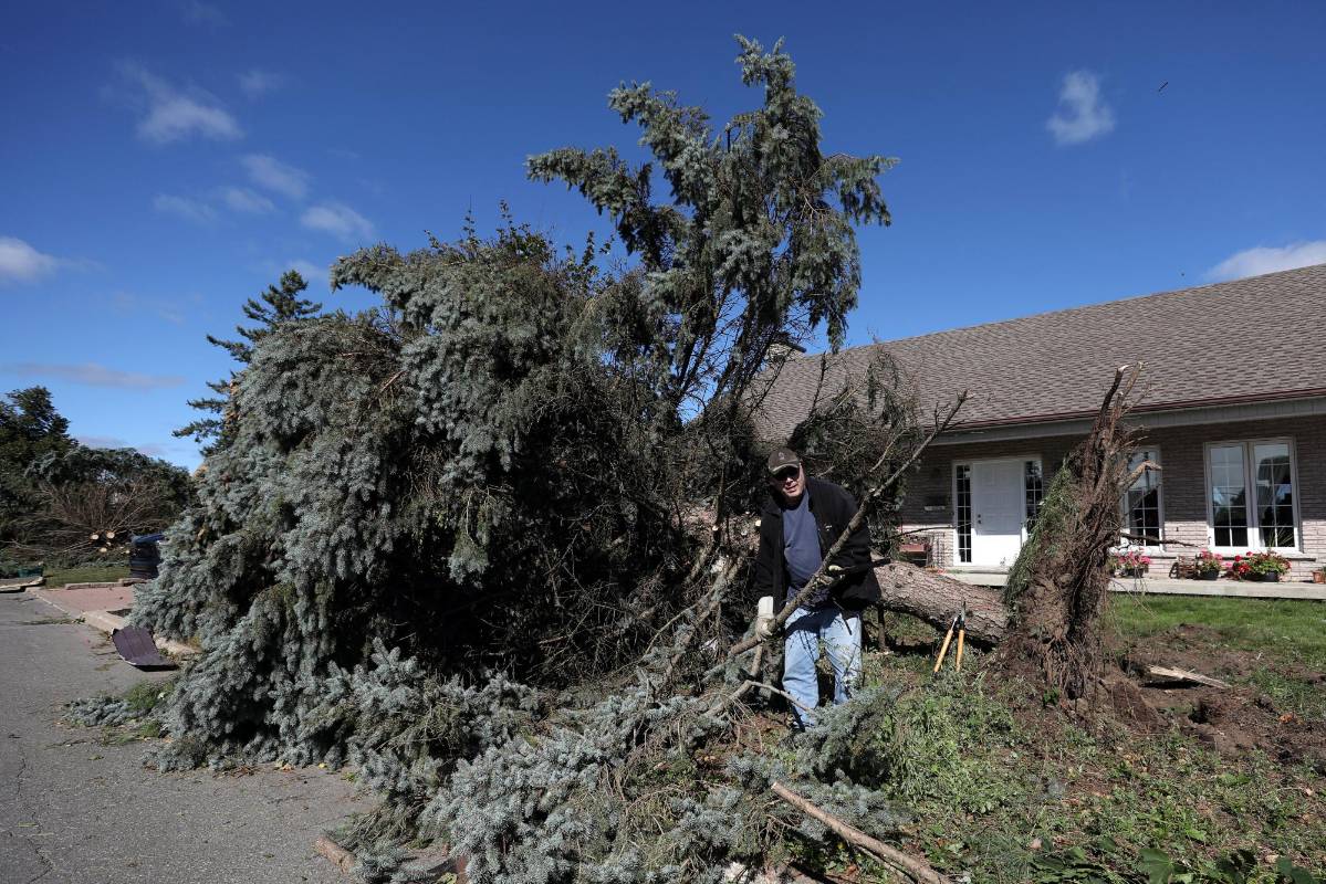 Según un funcionario de servicios de emergencia de Ottawa, Anthony Di Monte, citado por varios medios, el tornado hirió a una treintena de personas, cinco de ellos de gravedad. FOTO REUTERS