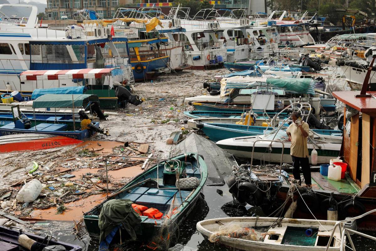 Los buques dañados se ven después de que el Súper Tifón Mangkhut golpeó a Hong Kong, China. Foto: REUTERS