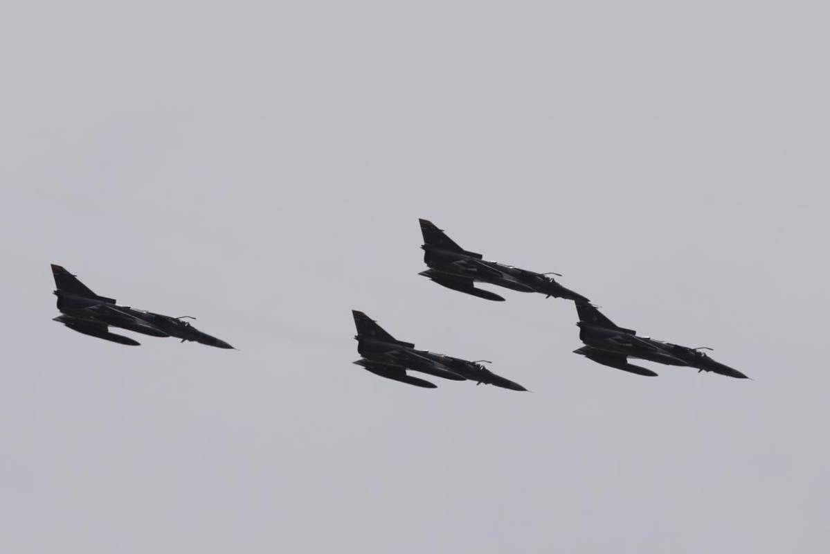 Con sobre vuelos por el Valle de Aburrá de cuatro aviones Kfir (Cachorros de León) se celebraron los 210 años de la Independencia de Colombia. Foto: Edwin Bustamante