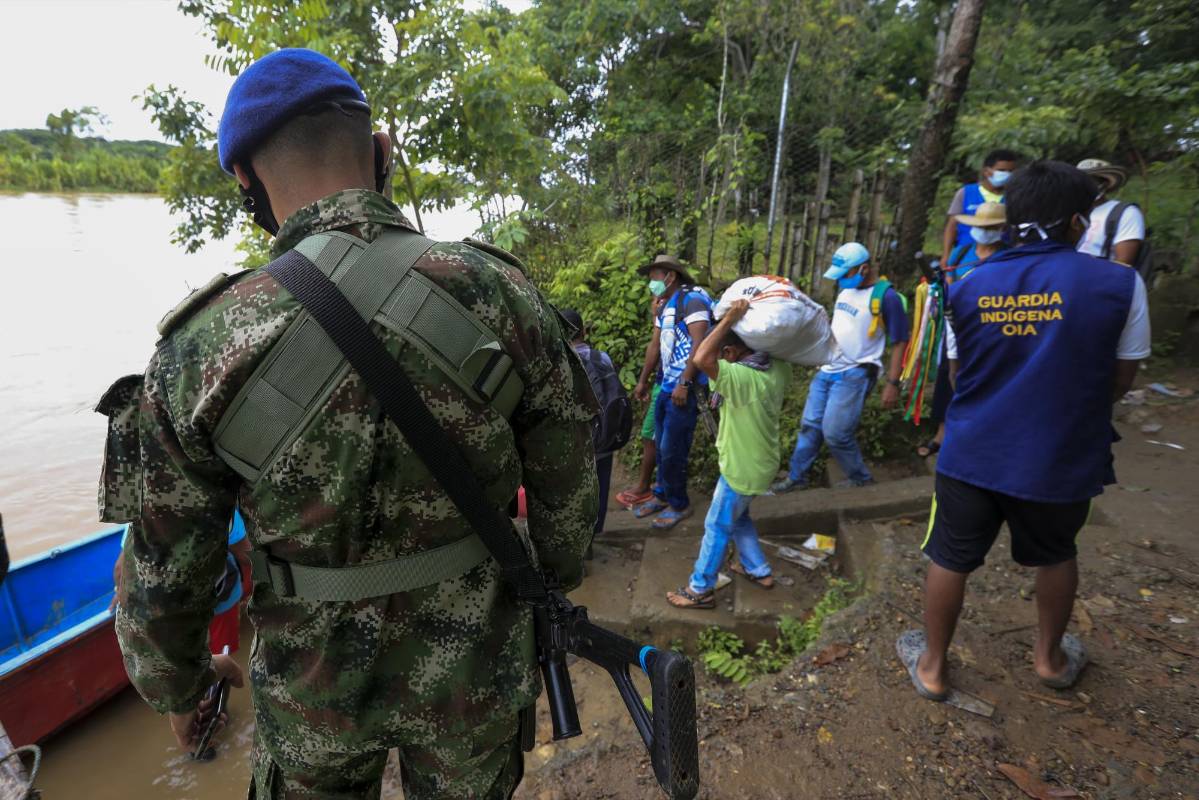 En un caserío conocido como La Isla de la Amargura de Cáceres, Antioquia, el clan del golfo amenazó a sus pobladores, todos ellos campesinos, el pasado 2 de septiembre lo que causó una salida masiva por temor a represalias de este grupo armado ilegal. Hoy este lugar está vacío. Foto: Jaime Pérez, enviado especial.
