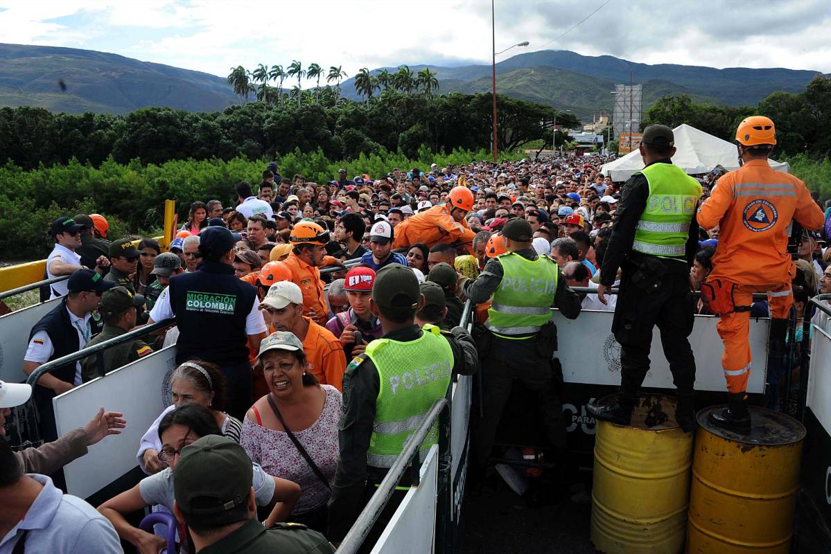 El Ministerio de Relaciones Exteriores de Colombia, en coordinación con Migración Colombia, la gobernación de Norte de Santander, el Ejército y la Policía Nacional, está monitoreando la situación para mantener el orden público y la seguridad del área metropolitana de Cúcuta. FOTO Reuters
