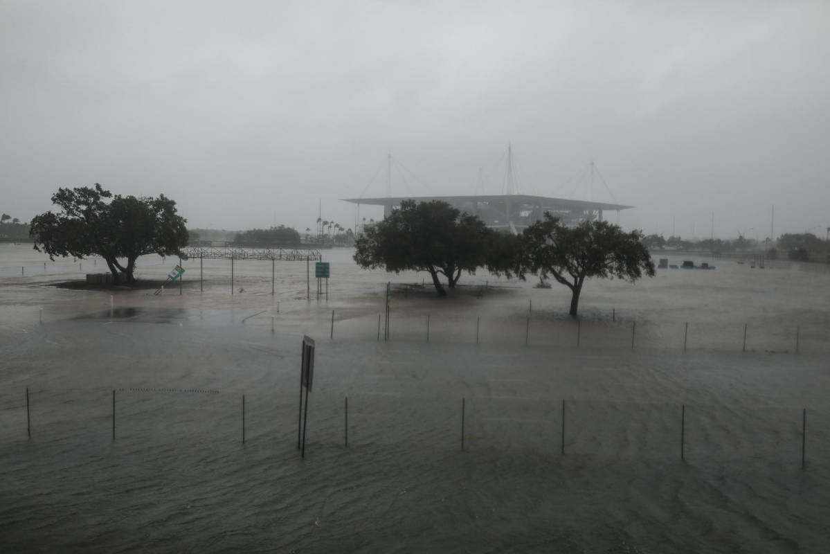 Donald Trump declaró este domingo el estado de catástrofe natural en Florida para socorrer a la península azotada por el gigantesco huracán Irma. FOTO REUTERS