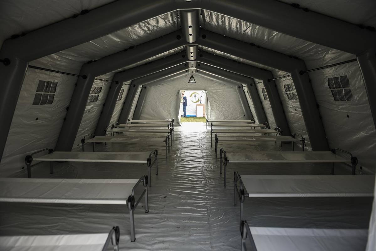 También se prepara para abrir otra más en los próximos días en la gigante catedral St. John the Divine en el noroeste de Manhattan, que podrá recibir a al menos 200 pacientes de la covid-19, así como en el estadio que acoge cada año el US Open de tenis en Flushing Meadows, Queens. Foto: AFP