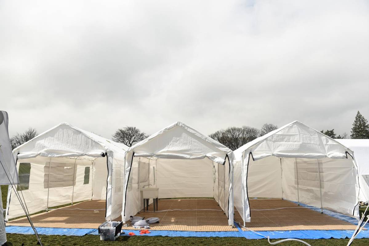 El hospital de campaña es obra de la organización Samaritan’s Purse y añadirá 68 camas de hospital equipadas específicamente para servir como unidad de cuidados respiratorios y para ser administradas por el Hospital Mt. Sinai en Manhattan. Foto: AFP