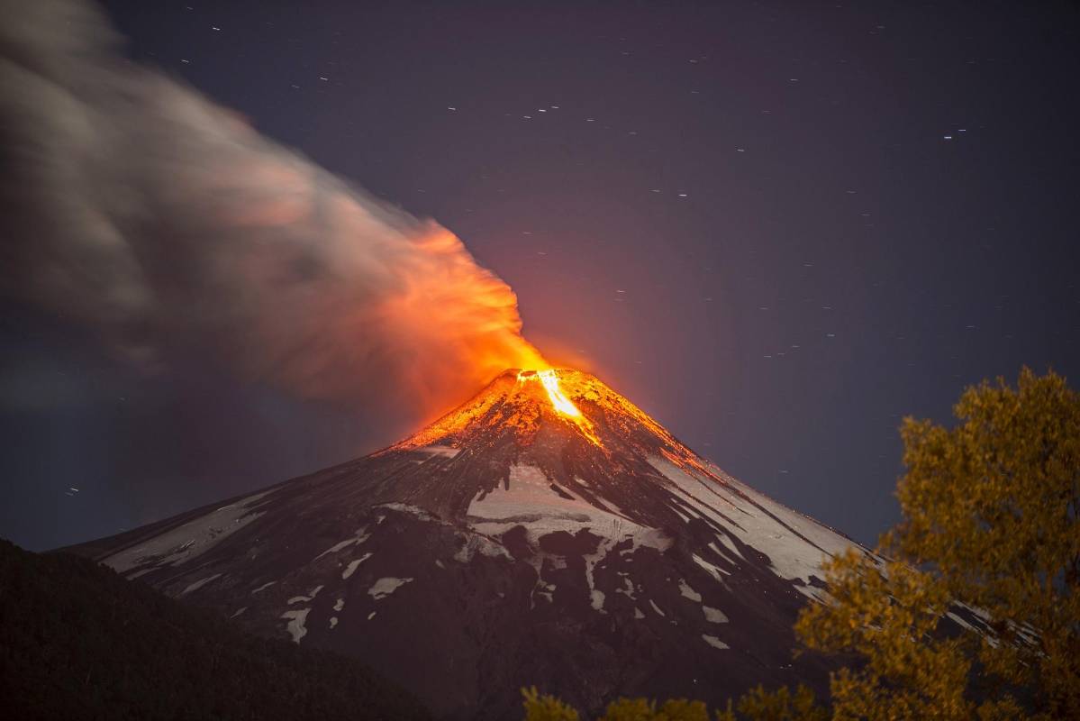 Su cráter tiene 200 metros de diámetro y un lago de lava a unos 150 metros de profundidad. FOTO AFP