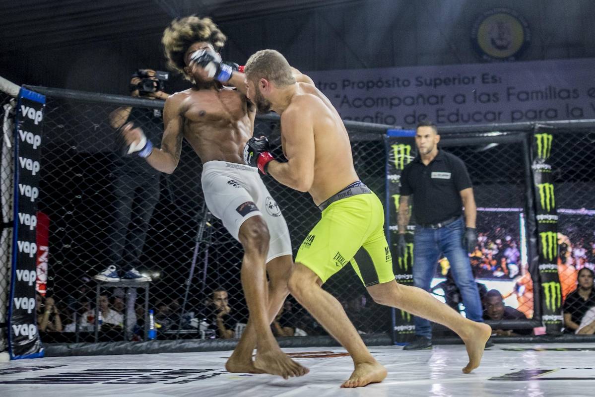 La práctica de las artes marciales mixtas mejora la agilidad. Foto: Santiago Mesa.