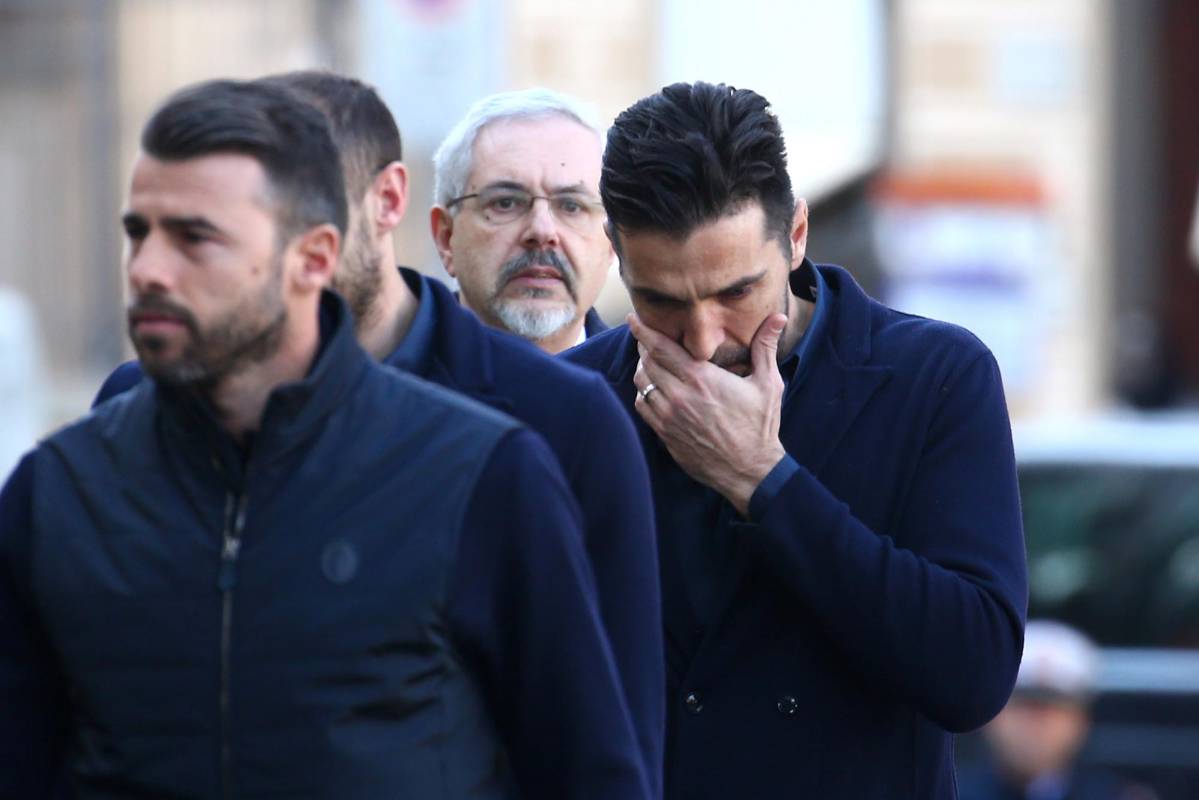 Otro de los asistentes al funeral de Astori fue el arquero Gianluigi Buffón, quien desde el primer momento que se conoció la noticia se mostró bastante afectado. FOTO REUTERS 