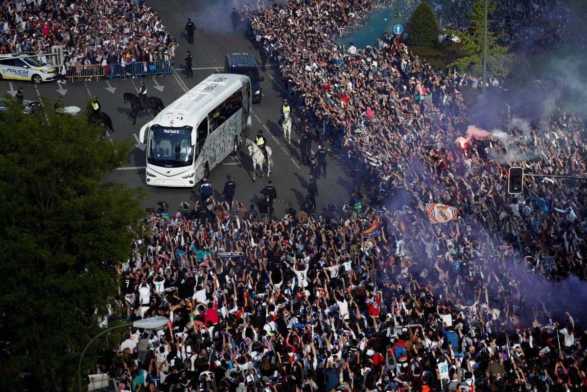 Gran recibimiento de los hinchas merengues, ante la clasificación a la final. foto: JUAN MEDINA