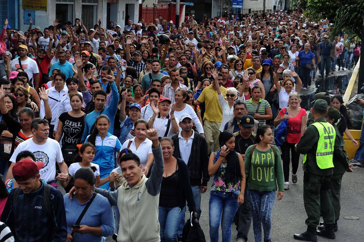 Del total de venezolanos que ingresaron a Colombia, 61.500 lo hicieron a través de los puentes internacionales Simón Bolívar y Francisco de Paula Santander, que unen la ciudad de Cúcuta con el vecino país, indicó la Cancillería en un comunicado. FOTO AFP
