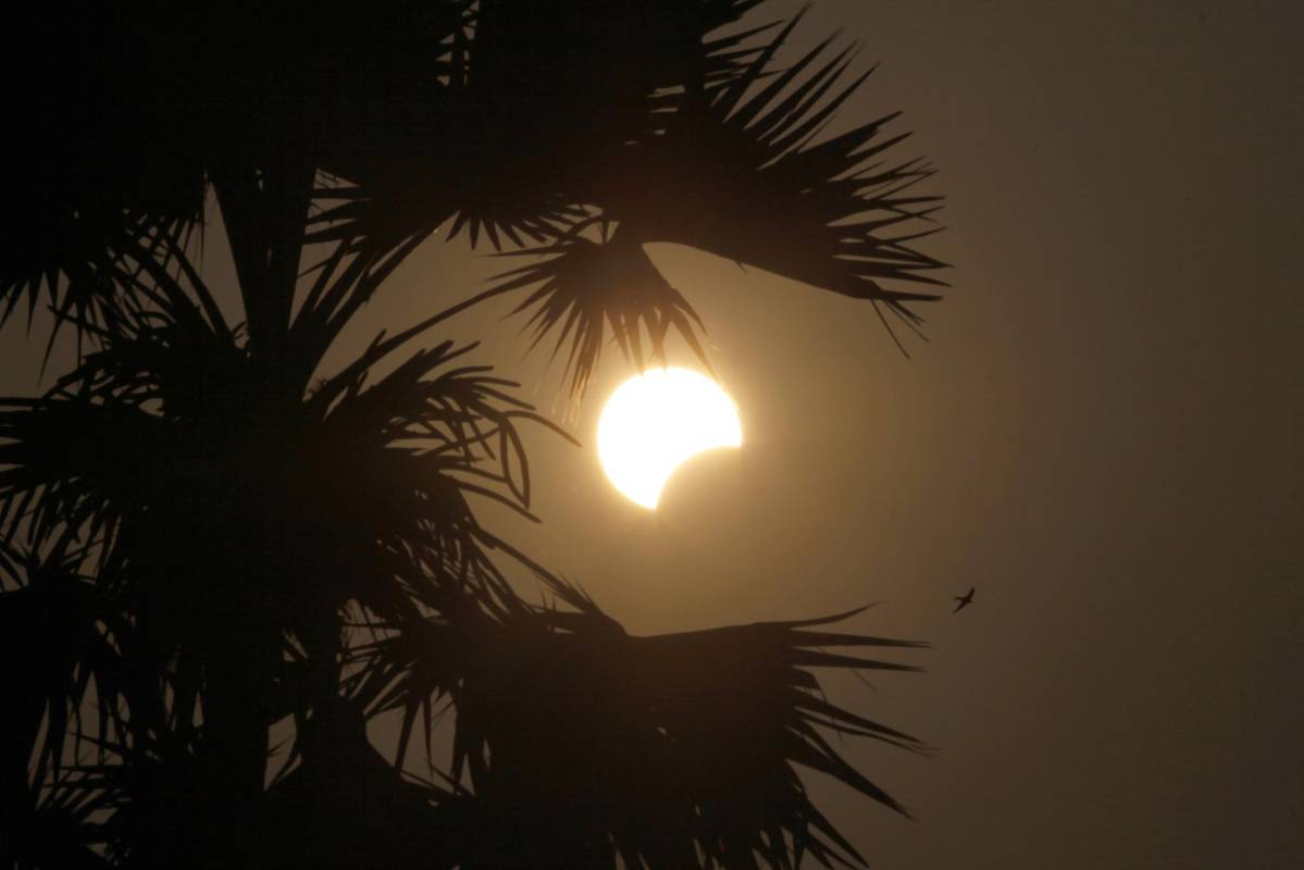 A Indonesia viajaron miles de turistas y un equipo de la Nasa, que se centró en la observación de la corona del sol. FOTO AP