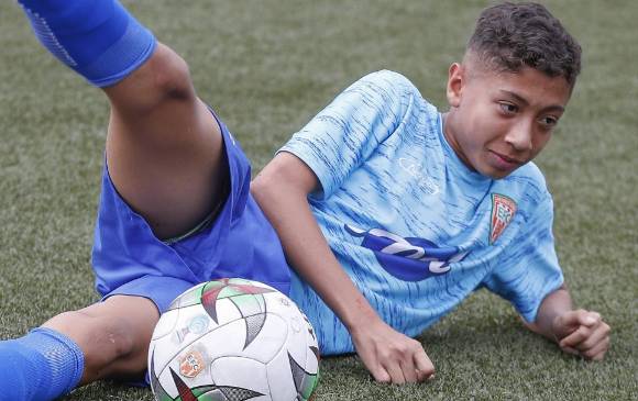 Óscar Andrés ajusta 10 años de proceso deportivo y entre sus anhelos está convertirse en profesional y jugar en Europa. FOTO Manuel saldarriaga
