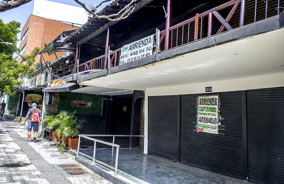 La gran mayoría de bares y discotecas situados en la avenida 33 no lograron resistir la cuarentena obligatoria impuesta para prevenir el Covid-19. Foto Juan Antonio Sánchez Ocampo