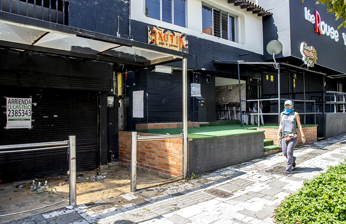 La gran mayoría de bares y discotecas situados en la avenida 33 no lograron resistir la cuarentena obligatoria impuesta para prevenir el Covid-19. Foto Juan Antonio Sánchez Ocampo