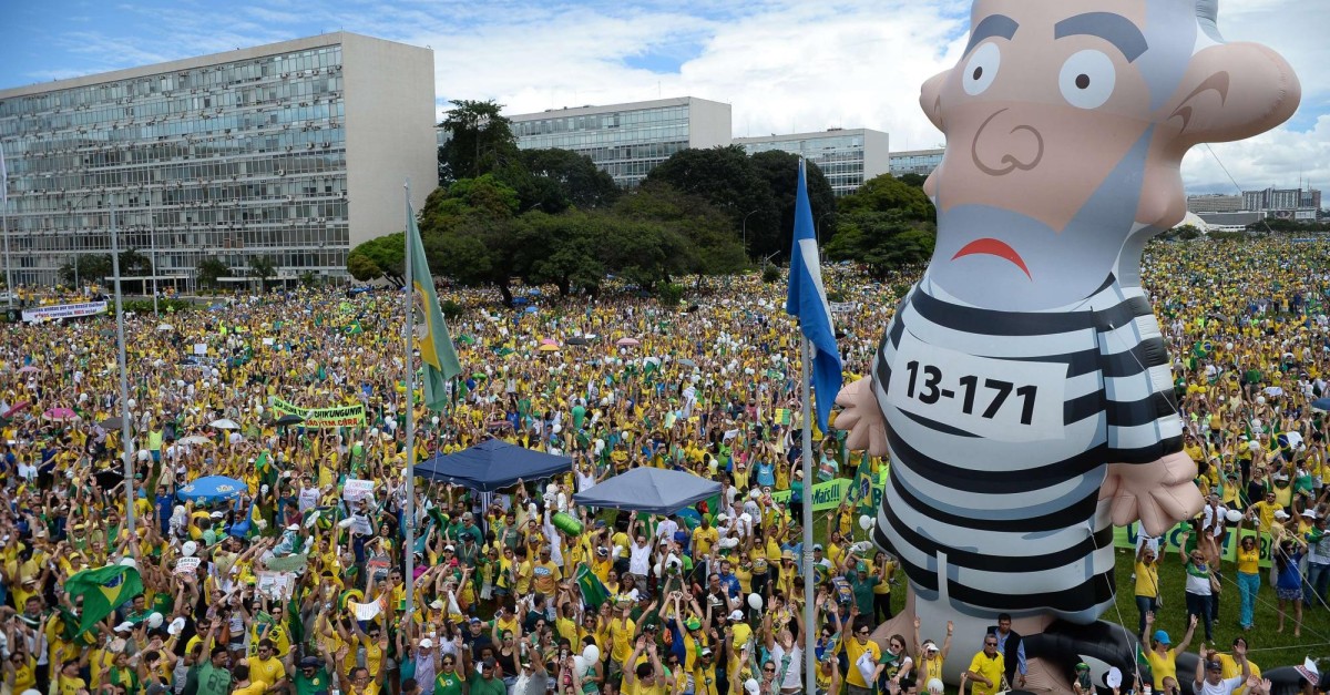 Miles De Brasileños Protestan Para Exigir Renuncia De Dilma 5515