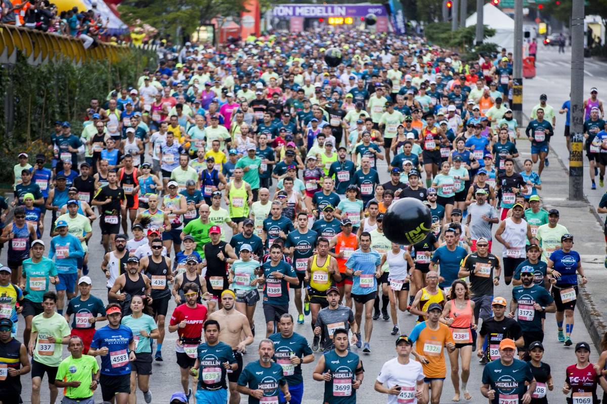 Los atletas africanos fueron los dominadores de la Maratón Medellín que se corrió este domingo, con una masiva presencia de atletas de todo el país y varios extranjeros. FOTO EDWIN BUSTAMANTE