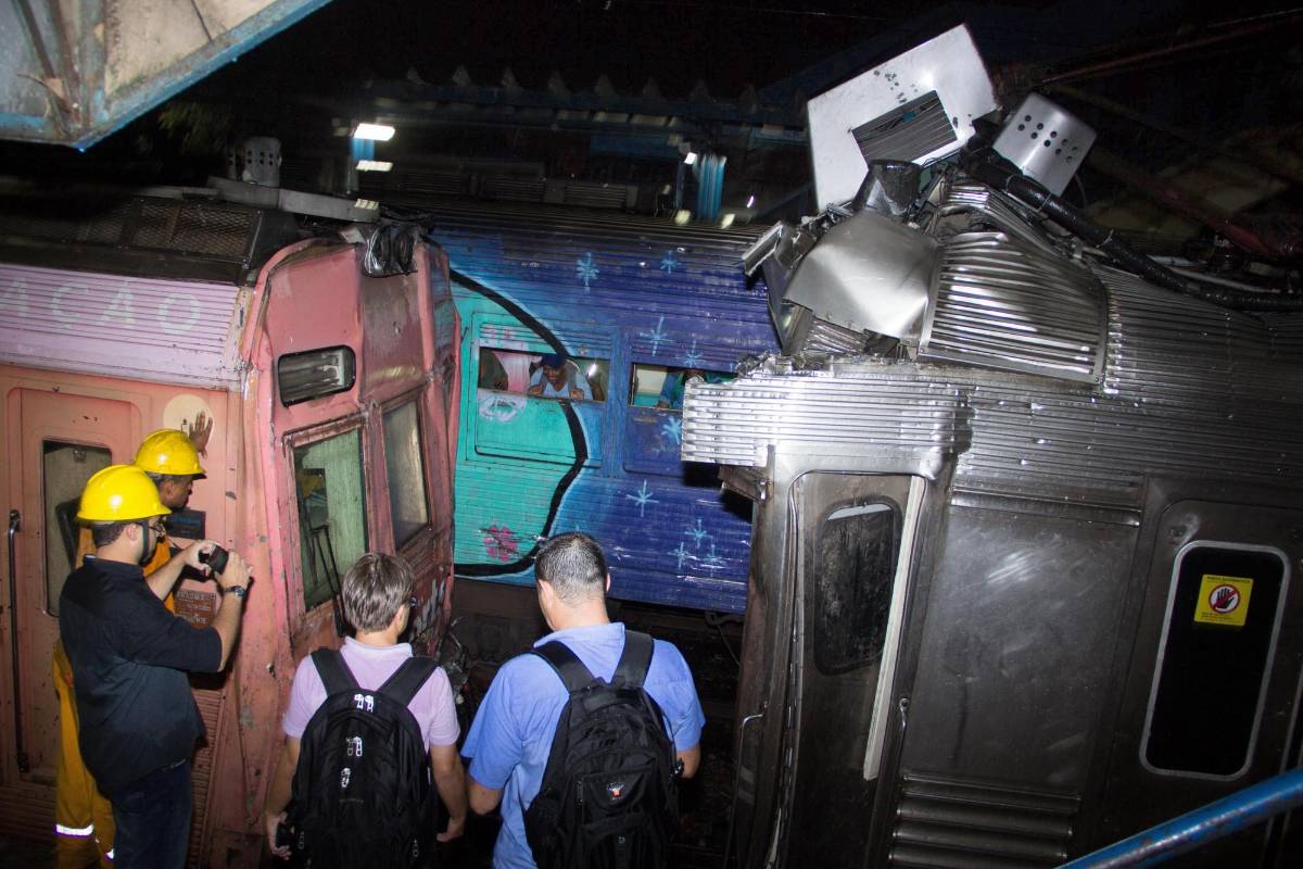 Las autoridades de Río de Janeiro anunciaron este martes que investigarán “con rigor” las causas del choque de dos trenes metropolitanos que la víspera dejó unos 140 heridos leves en la Baixada Fluminense, un populoso suburbio de esa ciudad.