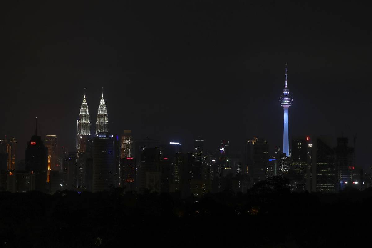 Las torres gemelas Petronas y la torre de the Kuala Lumpur, en Kuala Lumpur, en Malasia. Foto: Efe