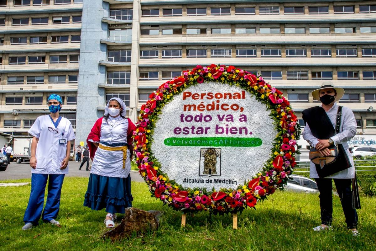 A pesar del aplazamiento de la feria de las flores y el desfile de silleteros por el Covid-19, 460 familias del corregimiento de Santa Elena serán beneficiados por una estrategia que lanzó la alcaldía de Medellín que busca llevar las silletas al personal de la salud y diferentes regiones de Colombia. FOTO : Juan Antonio Sánchez.