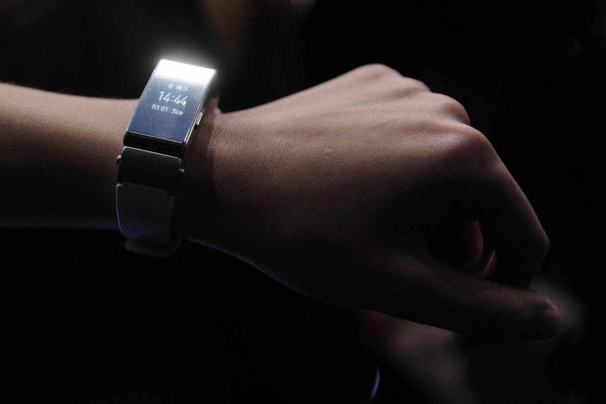 El TalkBand B2 de Huawei cuenta con unos materiales y acabados premium, y dispone de una colocación bastante sencilla. FOTO AFP