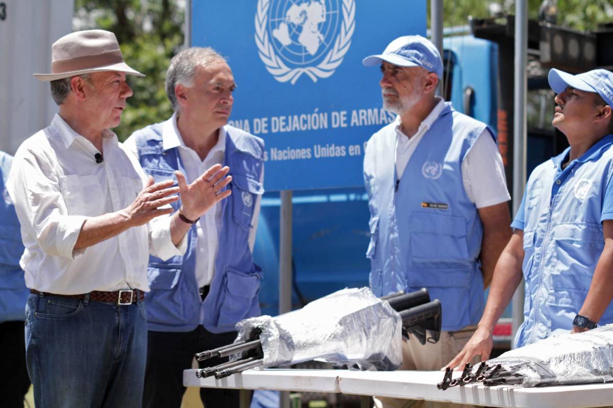 Jean Arnault, Jefe de Misión de la ONU, expresó que este organismo recibió un total de 8.112 armas, 1.300.000 cartuchos que fueron incinerados y se extrajeron exitosamente 512 caletas entregadas por las Farc.