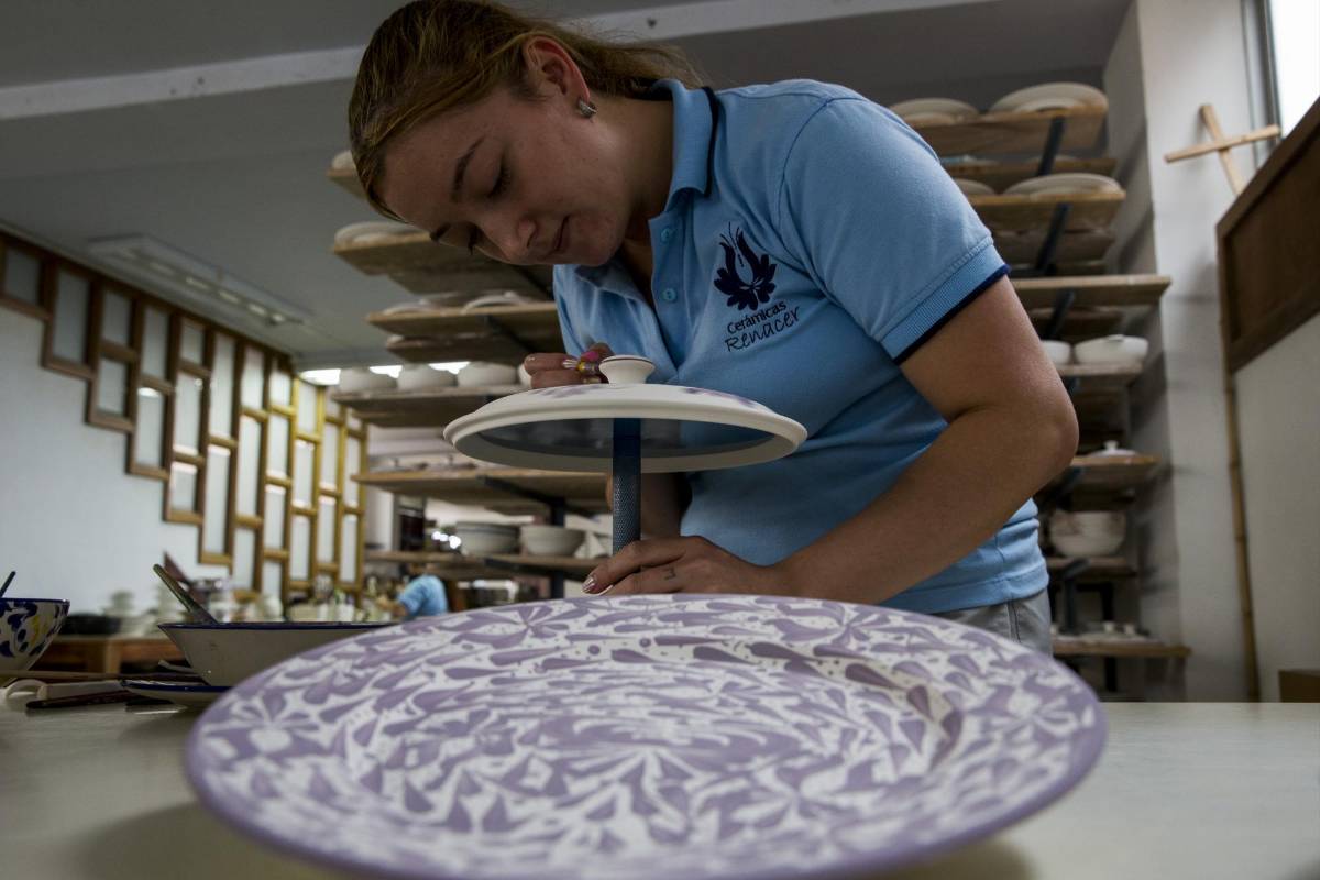 Las mujeres vieron la oportunidad y se sumaron como pintoras y artesanas, y así lograron gran parte de su independencia social. FOTO JULIO CÉSAR HERRERA