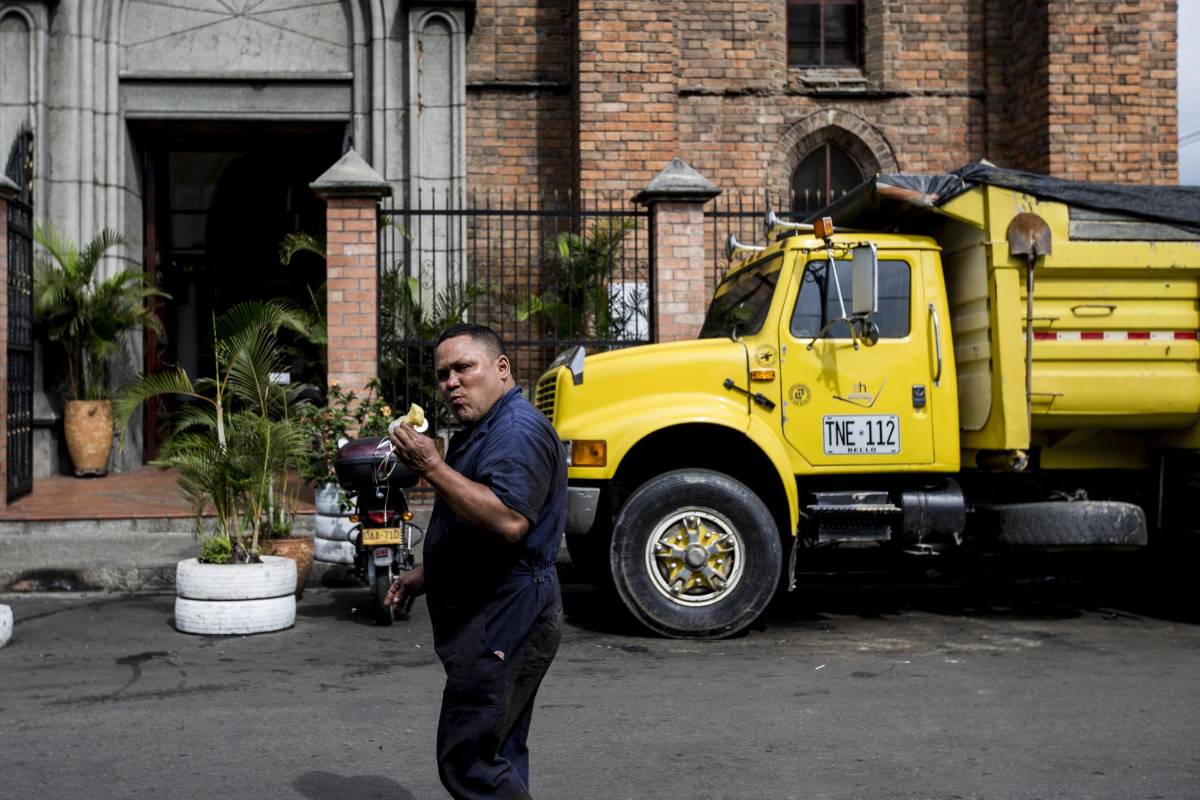 A Barrio Triste llegaron primero las casas, tiendas y comercio, que la iglesia. FOTO: SANTIAGO MESA. 