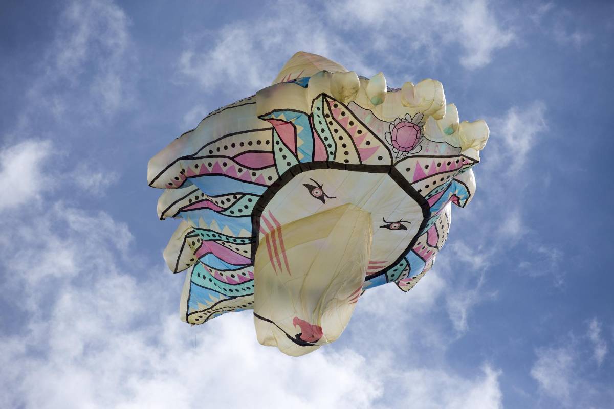 Decenas de globos solares adornaron el cielo envigadeño y animaron la última mañana del 2017. FOTOS EDWIN BUSTAMANTE