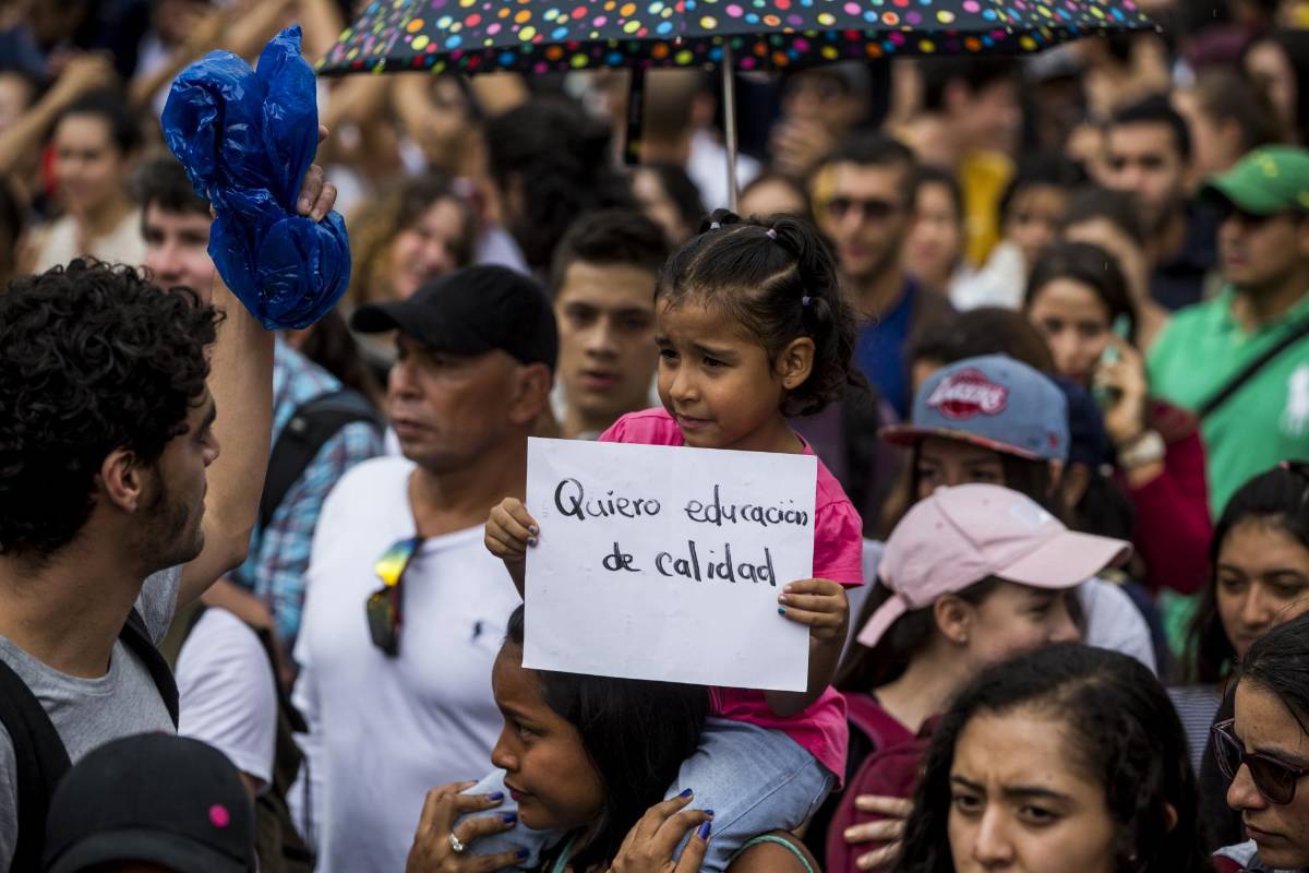  Los recorridos por las calles fueron acompañados con pancartas, cánticos y consignas. Foto Jaime Pérez