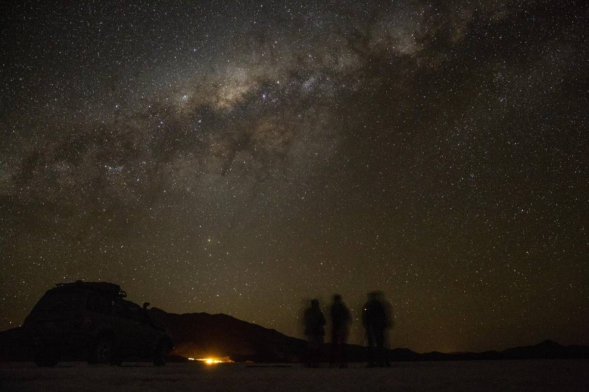 Las noches del salar de Uyuni son aptas para la observación astronómica sin necesidad de herramientas técnicas. Foto: Esteban Vanegas