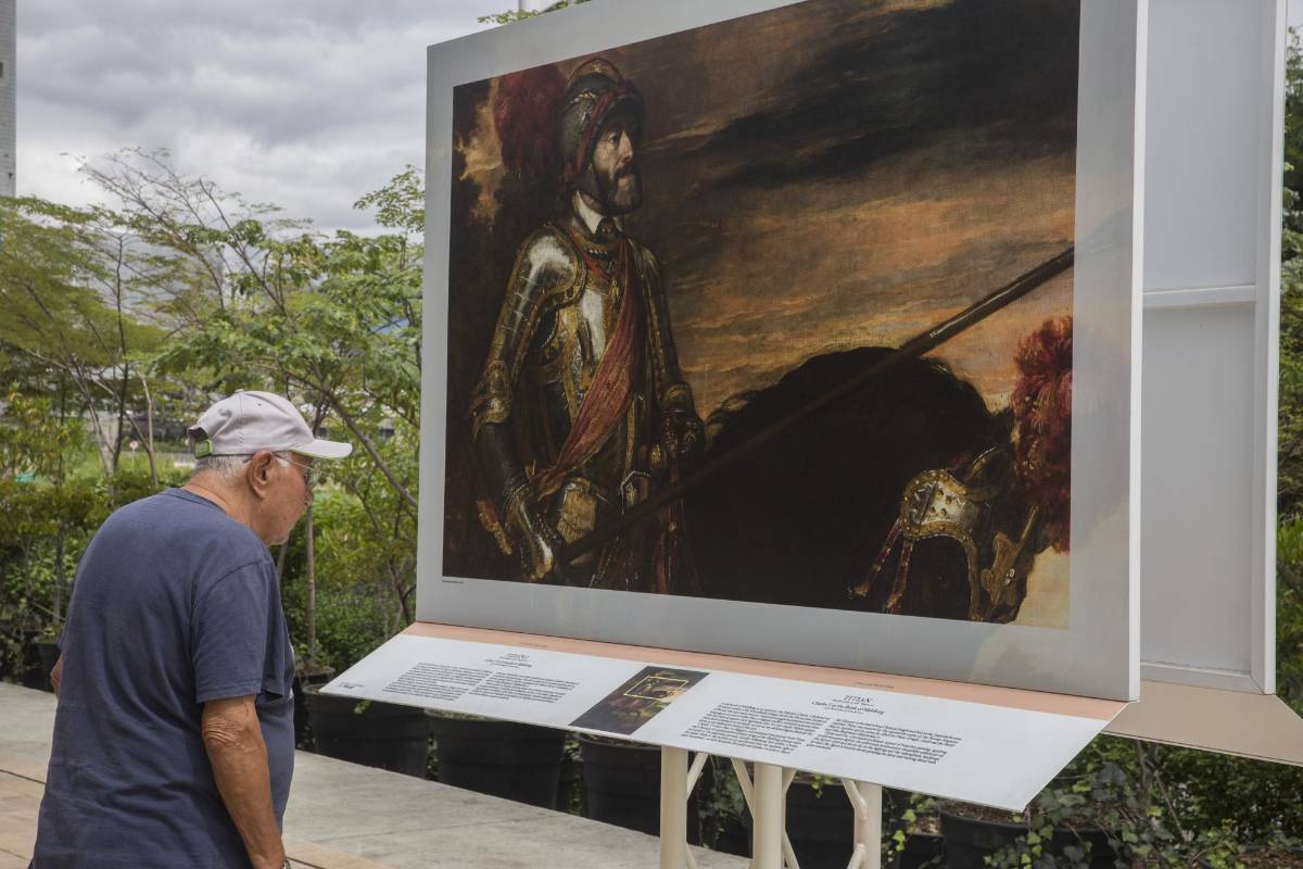 La muestra es un viaje a través de fotografías de las pinturas, una galería al aire libre. Es una exposición itinerante que lleva moviéndose por Suramérica y Centroamérica desde el 2011. Foto: Edwin Bustamante.