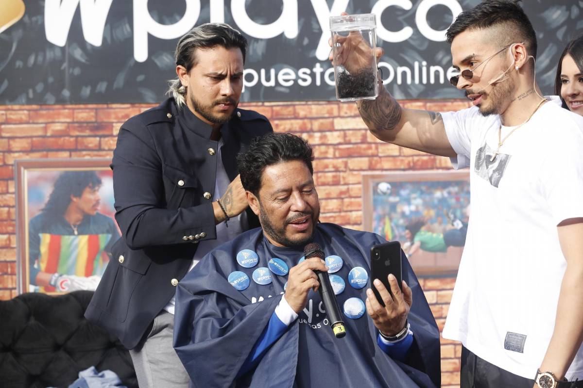El corte de cabello se realizó en la previa del amisto Atlético Nacional vs Lanús FOTOS JAIME PÉREZ