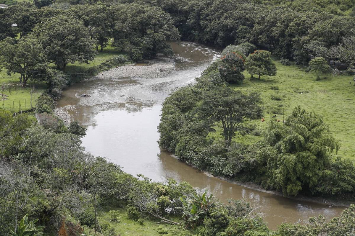 La suspensión de gran parte de la actividad comercial e industriales alivió la carga contaminante. Sin embargo según el Amva los hogares contaminan más. Estas son algunas imágenes entre el municipio de Caldas hasta el municipio de Barbosa. Foto: Manuel Saldarriaga Quintero.