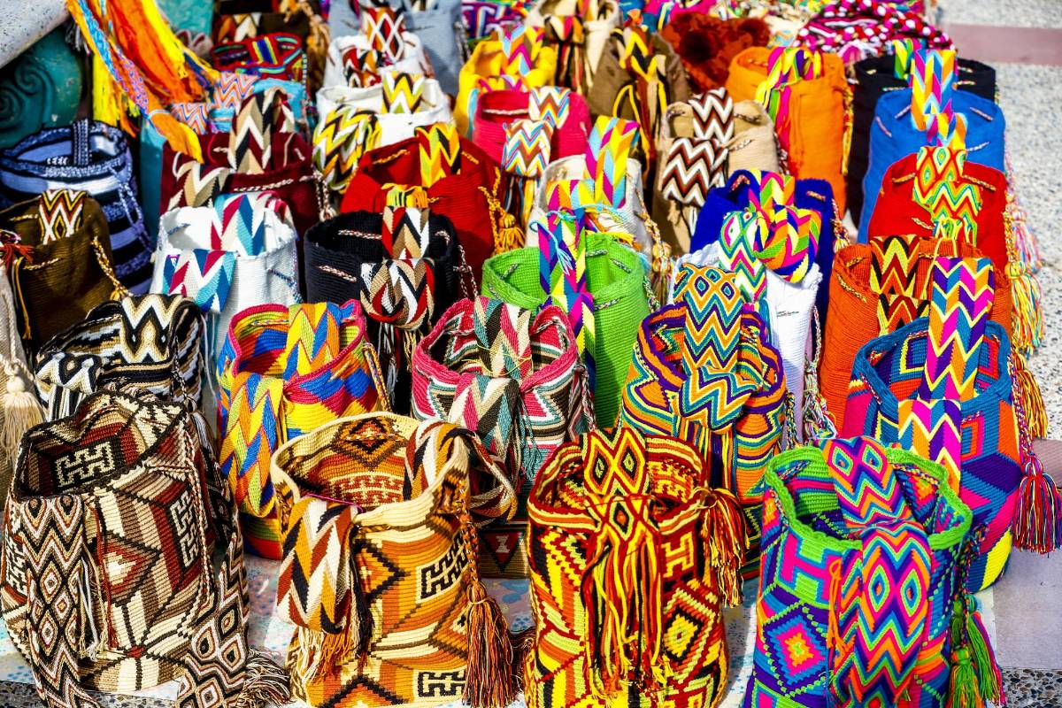 Como una filigrana, la mezcla de sus colores, las geometrías de tonalidades inesperadas, el cómodo diseño, forman un todo, un conjunto, que es una muestra clara de una tradición que se ha conservado con el paso del tiempo.