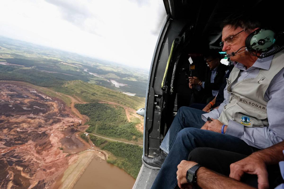 “No quiero culpar a otros por lo que está sucediendo, pero algo se ha hecho mal a lo largo del tiempo”, dijo Bolsonaro a una radio de Brumadinho. Foto: EFE/Isac Nobrega