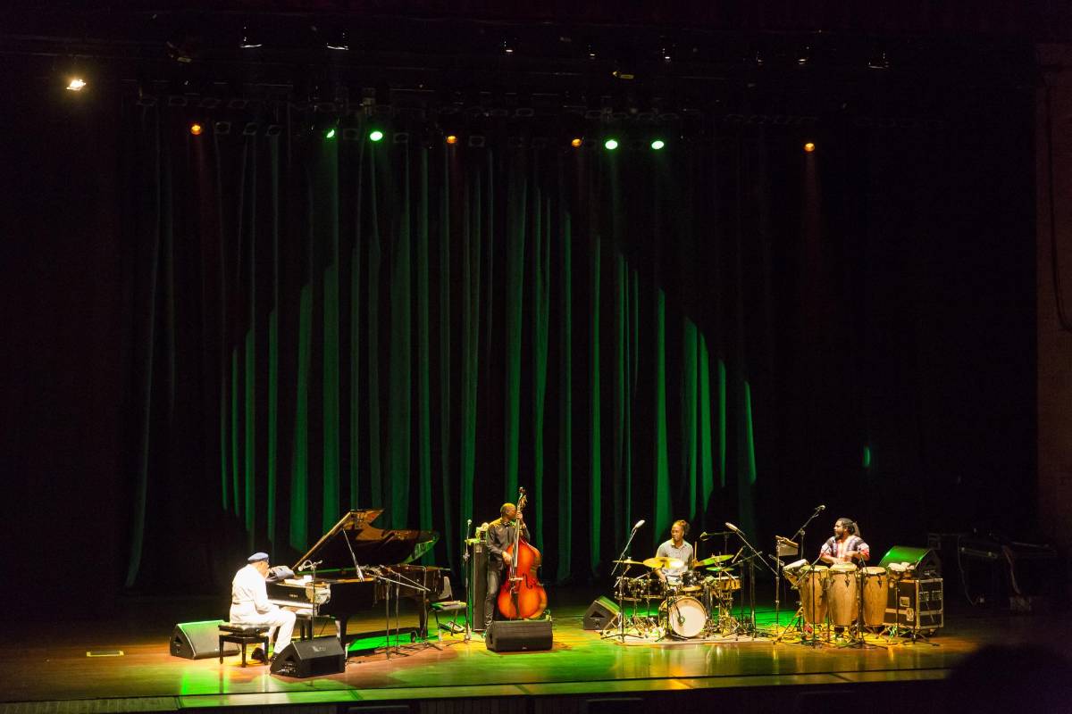 El Festival Internacional MedeJazz tuvo su gran noche el viernes con la presentación en el Teatro Metropolitano de Medellín del pianista cubano Chucho Valdés. FOTO: CARLOS VELÁSQUEZ
