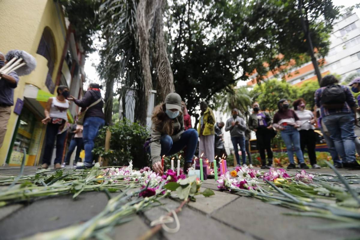 Varias personas rindieron un homenaje a la memoria de Daniela Quiñones y se manifestaron ante el caso de Luz Leidy Vanegas, quien ajusta seis meses desaparecida. FOTO CAMILO SUÁREZ