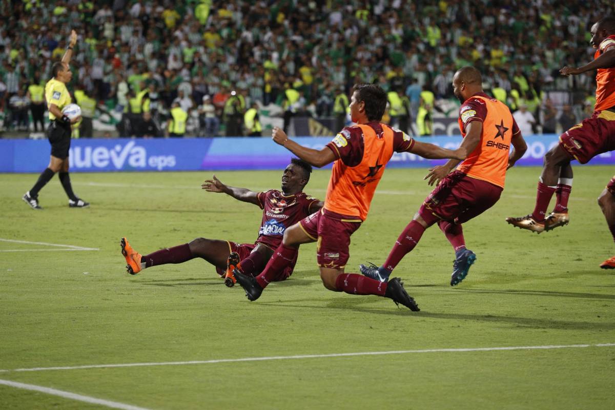 Tolima empató la serie al minuto 93 y venció 4-2 en los penales. Ibagué está de fiesta. FOTO MANUEL SALDARRIAGA