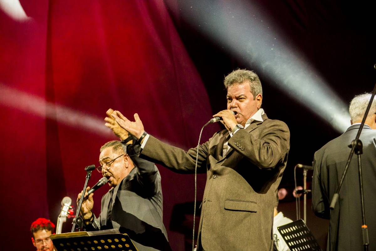 La Orquesta Latin Tempo alegró al público con sus éxitos. FOTO CARLOS VELÁSQUEZ